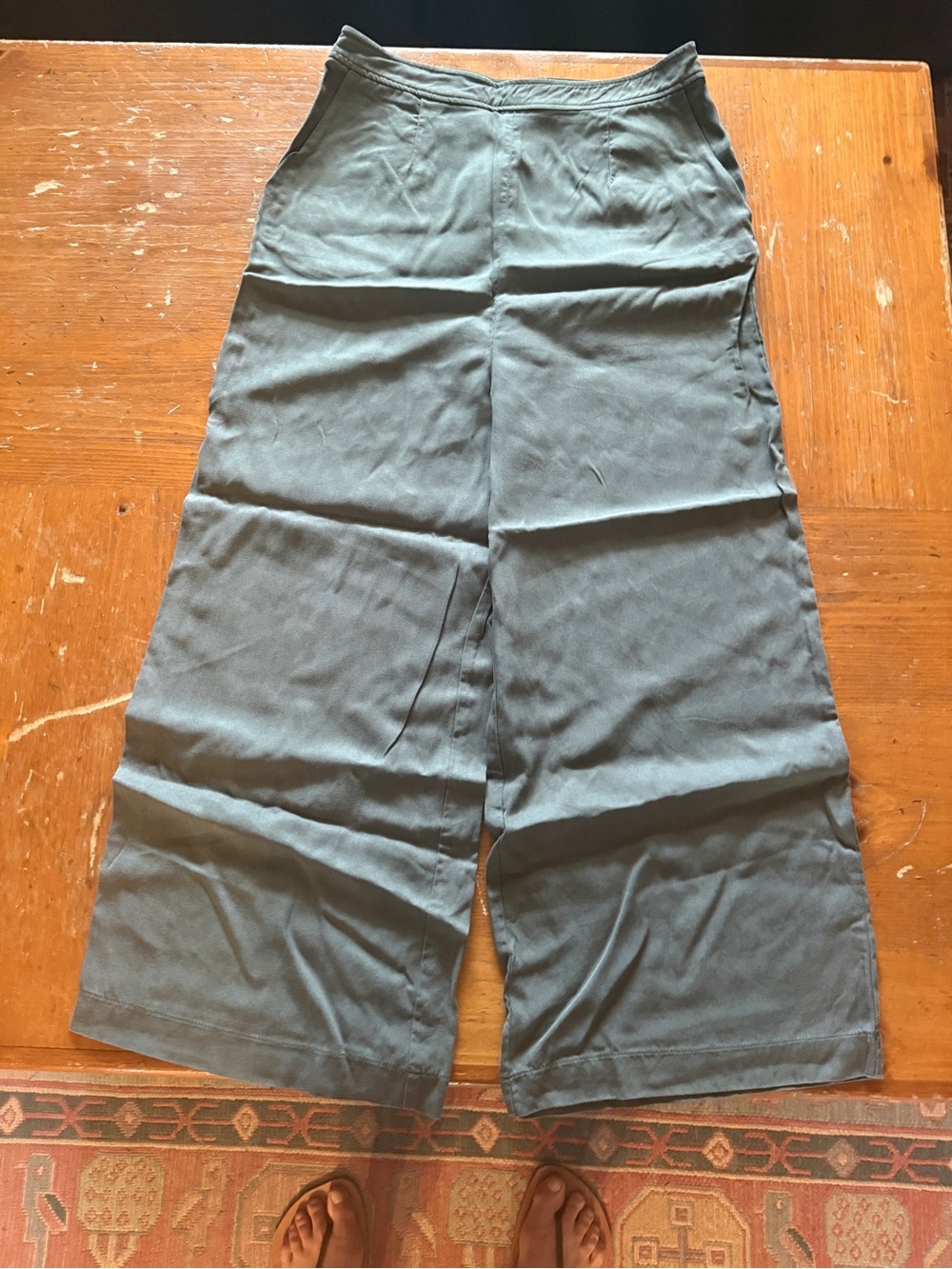VETTA Wide Leg Ankle Pants in Olive Green